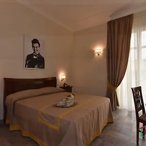 Bed & Breakfast Dimora Conte Di Ruvo, Naples